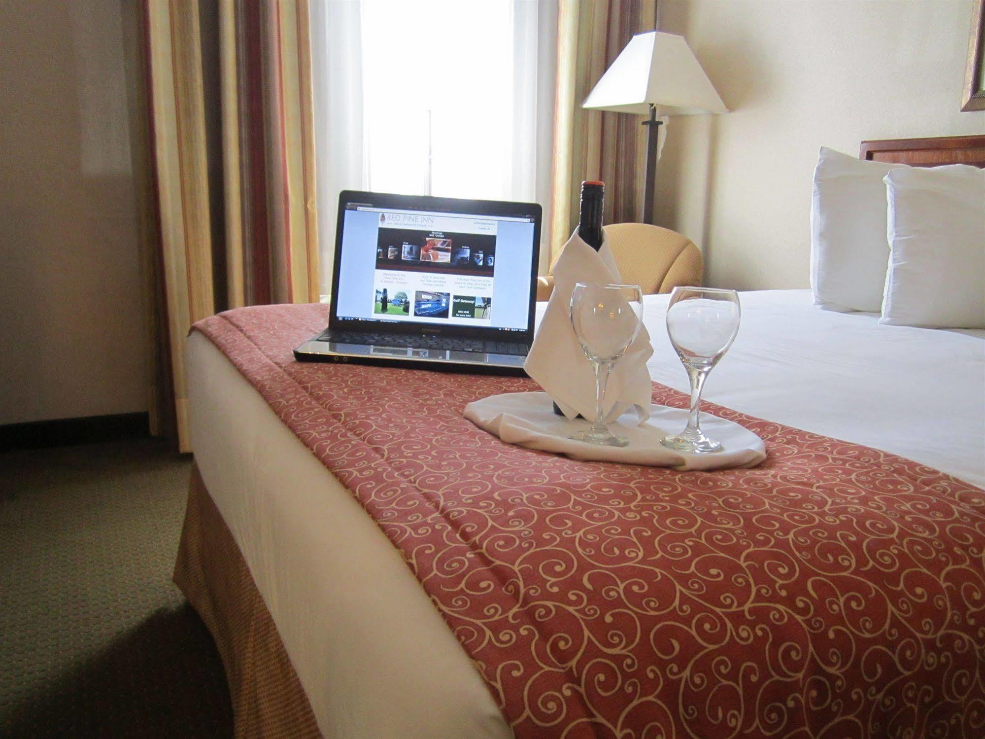 Red Pine Inn & Conference Centre Alliston Extérieur photo