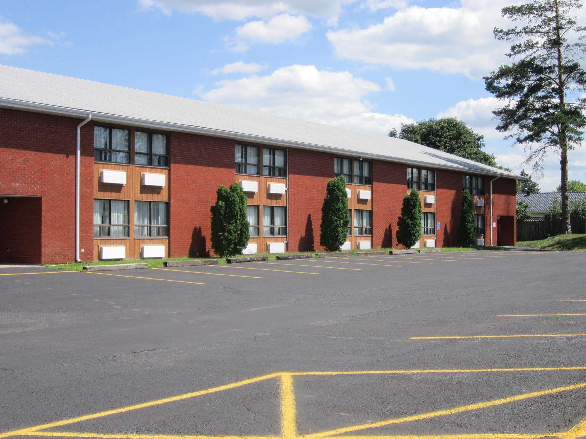 Red Pine Inn & Conference Centre Alliston Extérieur photo