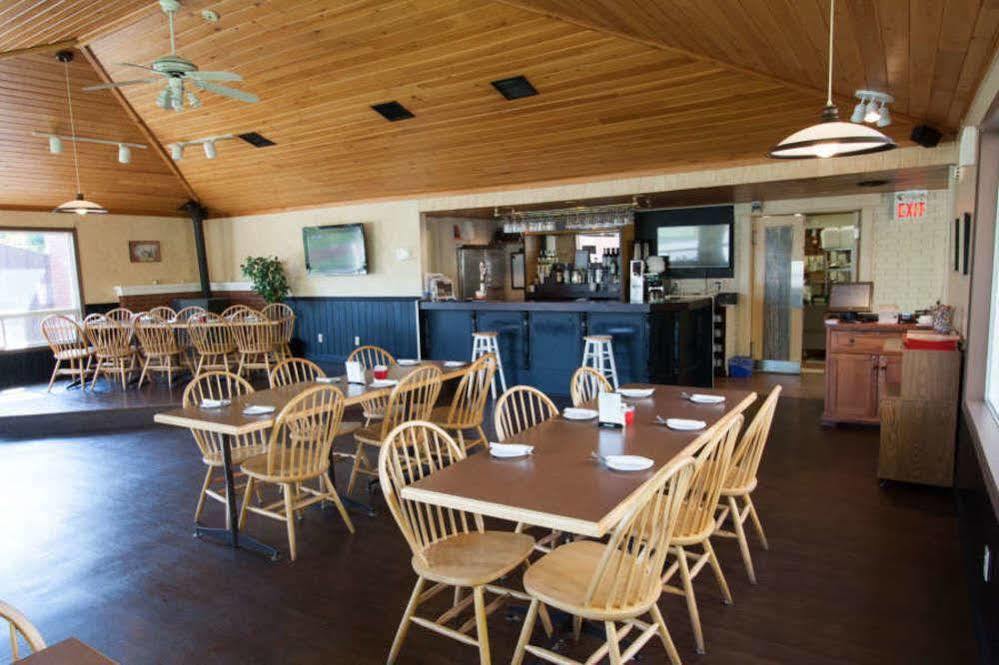 Red Pine Inn & Conference Centre Alliston Extérieur photo