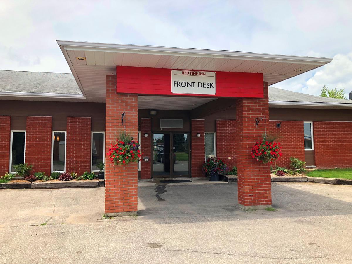 Red Pine Inn & Conference Centre Alliston Extérieur photo