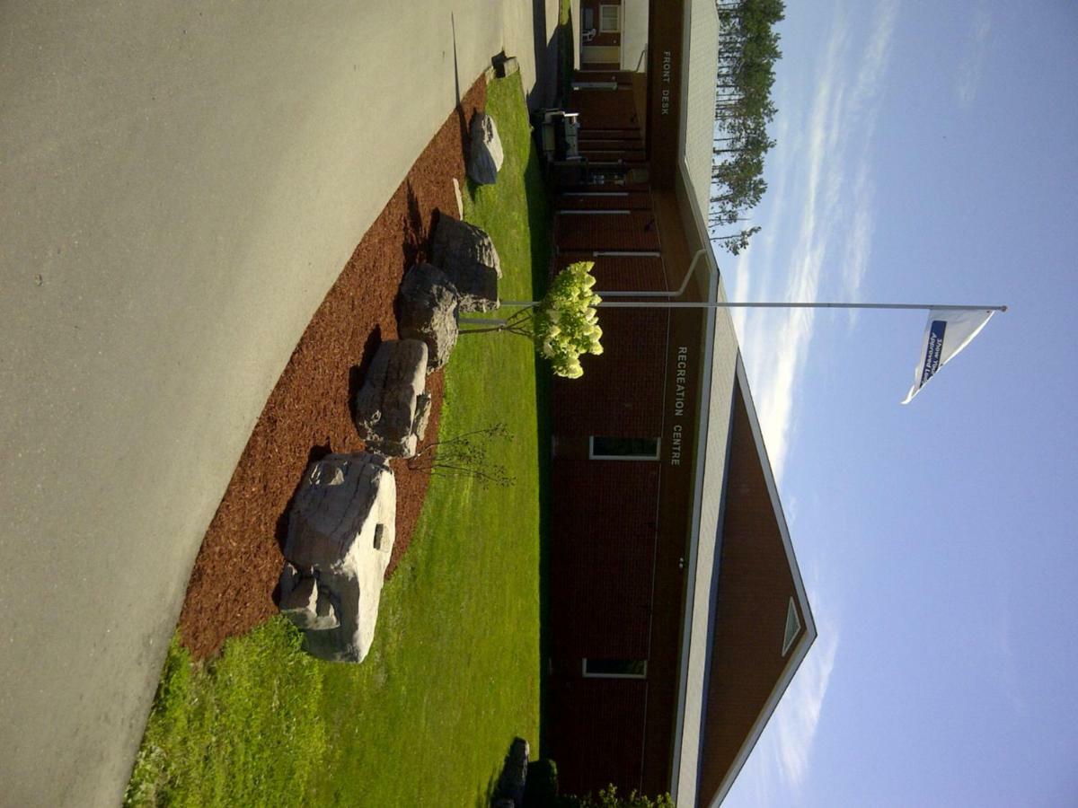 Red Pine Inn & Conference Centre Alliston Extérieur photo